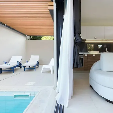 Saronida Luxury Sea Side 6persons 120m *
