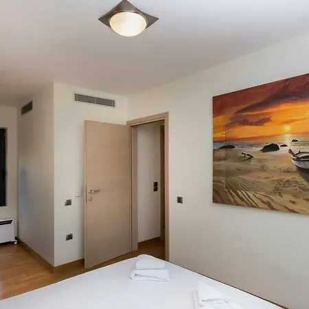 Saronida Luxury Sea Side 6persons 120m *