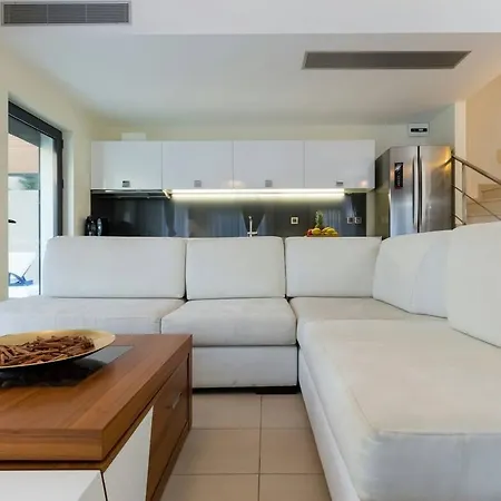 Villa Saronida Luxury Sea Side 6persons 120m
